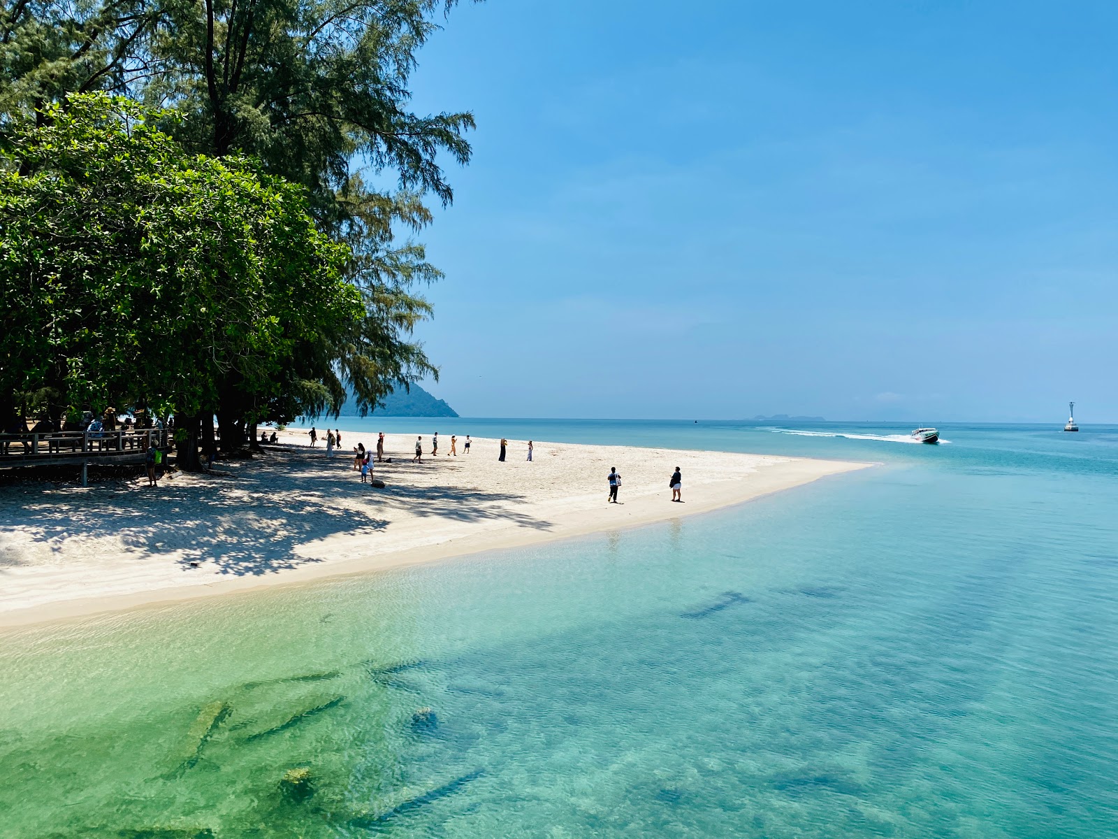 Foto de Punte Malaka Beach com água cristalina superfície