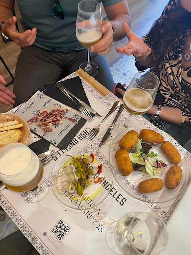 Casa Ángeles Taberna-Ultramarinos en Granada