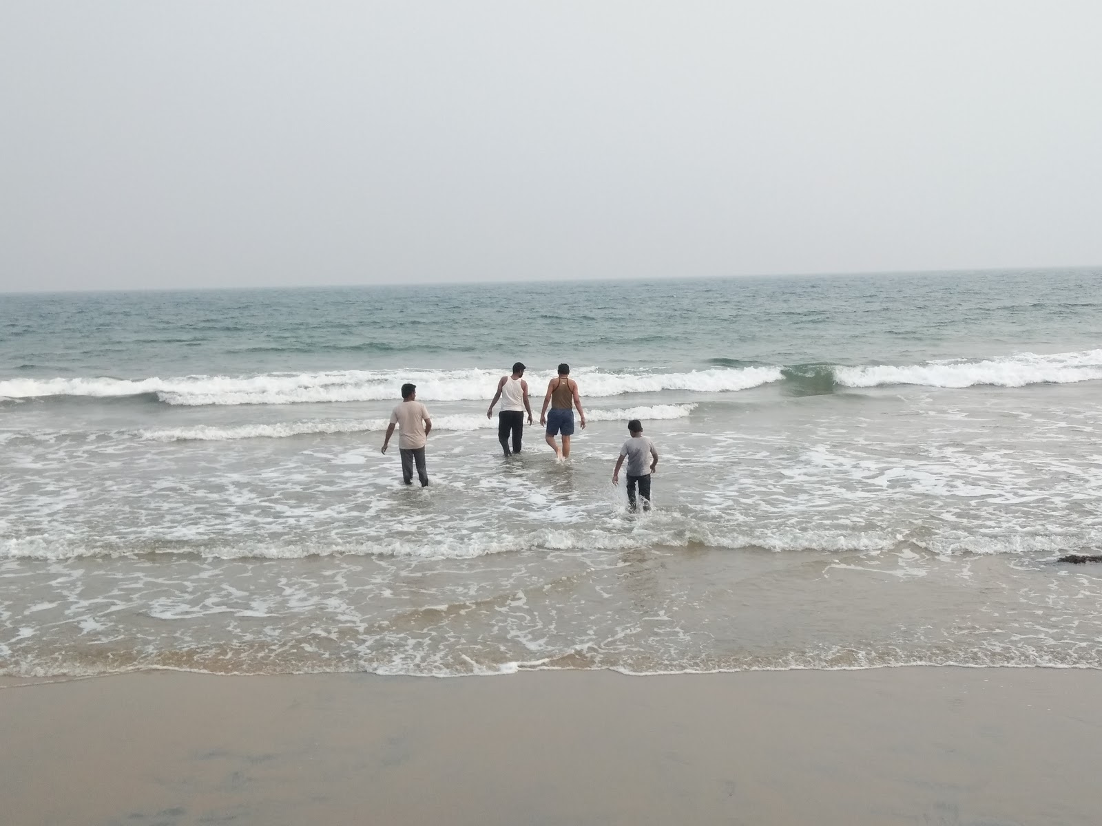 Valokuva Thippalavalasa Beachista. sisältäen pitkä suora
