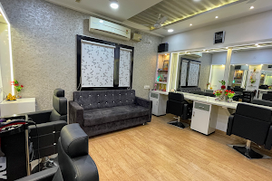 Trimurti Beauty Saloon image