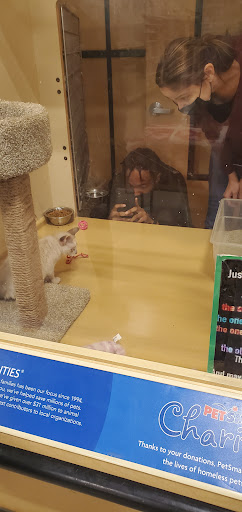 Pet Supply Store «PetSmart», reviews and photos, 261 Spreckels Ave, Manteca, CA 95336, USA