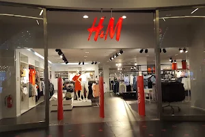 H&M image