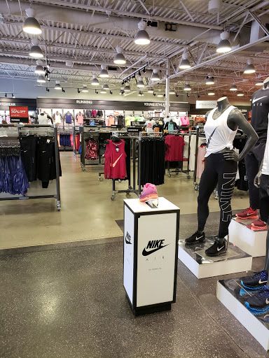 Sporting Goods Store «Nike Factory Store», reviews and photos, 5195 Factory Shops Blvd, Ellenton, FL 34222, USA