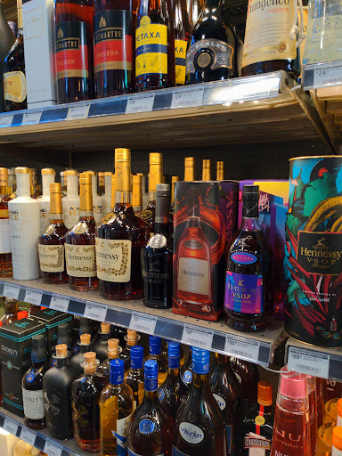 Liquor Store «Lynbrook Wine & Liquor», reviews and photos, 325 Sunrise Hwy, Lynbrook, NY 11563, USA