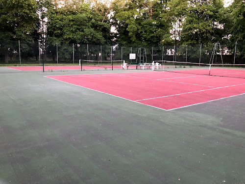 Court de tennis du Château d'Aramont à Verberie