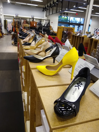 Shoe Store «DSW Designer Shoe Warehouse», reviews and photos, 7896 Dublin Blvd, Dublin, CA 94568, USA