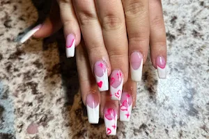 The Queen Nails image