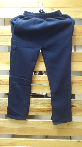 Stores to buy men's tracksuits Maracay