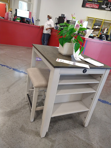 Outlet Store «Rooms To Go Outlet Furniture Store - Pearl River», reviews and photos, 63295 Old Military Rd, Pearl River, LA 70452, USA