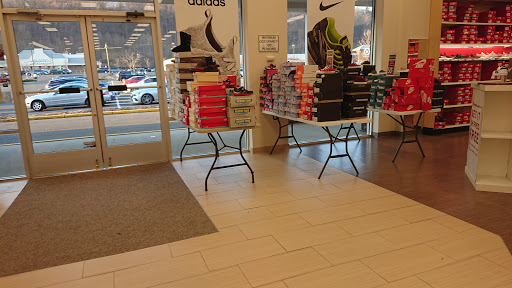 Shoe Store «Famous Footwear», reviews and photos, 1515 US-22 #42, Watchung, NJ 07069, USA