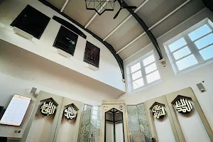 Madinah Mosque image