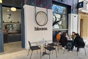 Blooms Coffe&More image