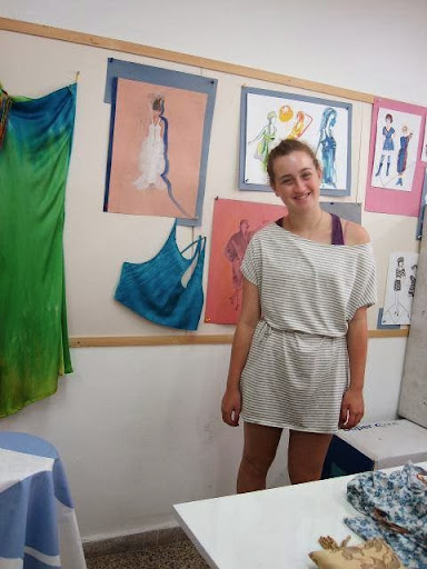 אילנה ברטל - בית ספר למקצועות האופנה, קורס עיצוב בגדי ים, קורס תפירה לנערות, קורס תדמיתנות בשיטת AB