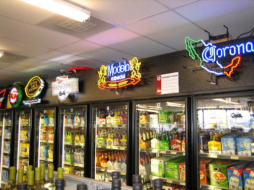 Liquor Store «Elgin Liquor & Wine», reviews and photos, 1350 E Chicago St #31, Elgin, IL 60120, USA