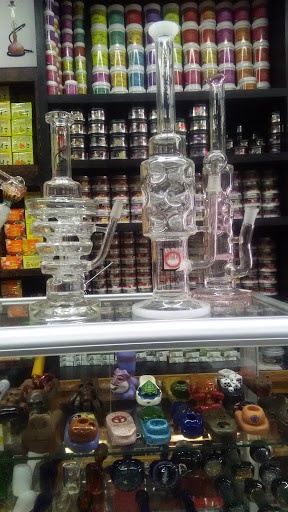 Vaporizer Store «Main Smoke Shop KC | Vape Shop», reviews and photos, 3429 Main St, Kansas City, MO 64111, USA