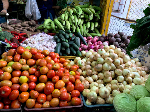 Frutas y verduras carrera 33 con 33