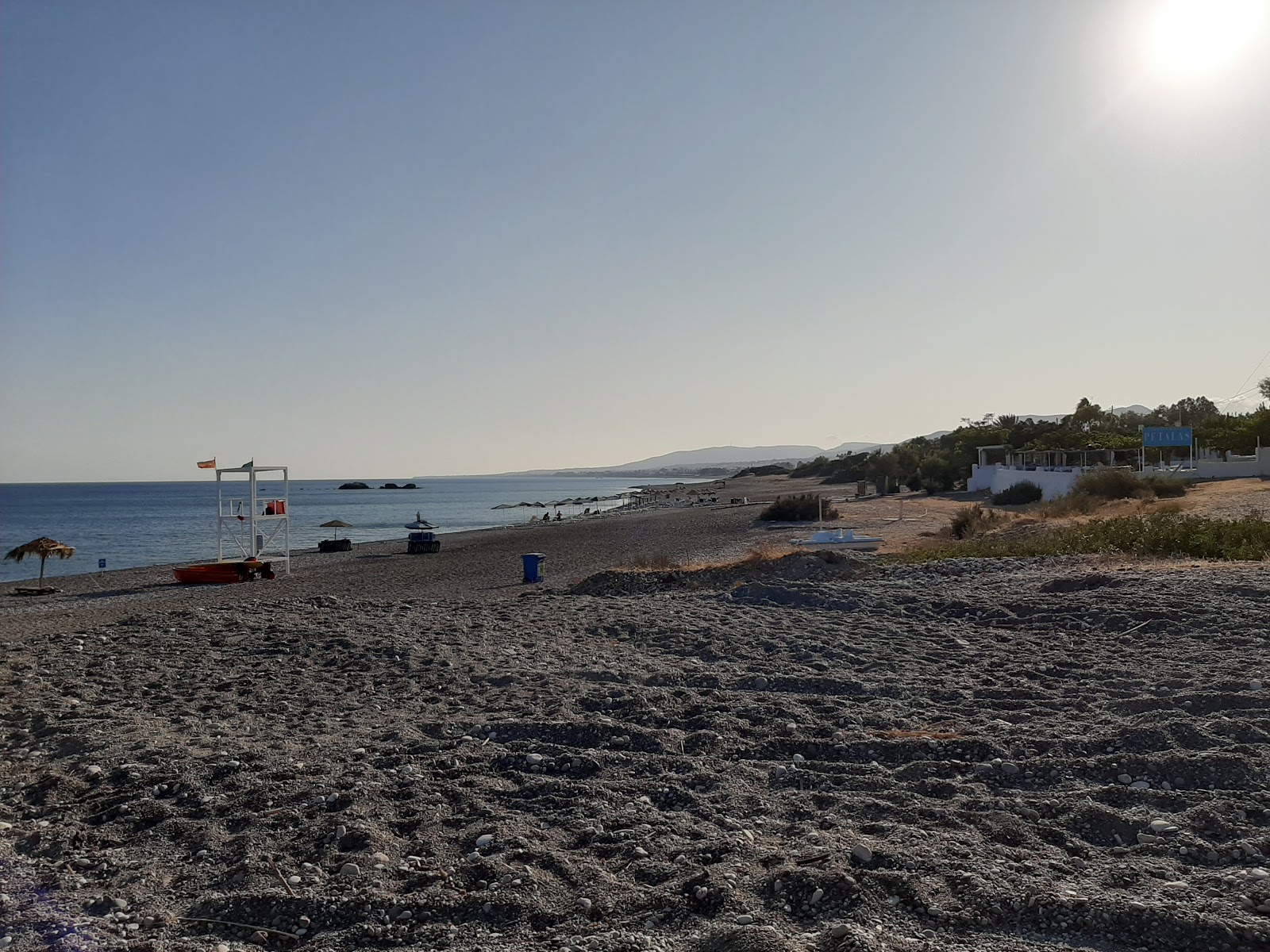 Foto von Megali Gi beach. und seine wunderschöne Landschaft