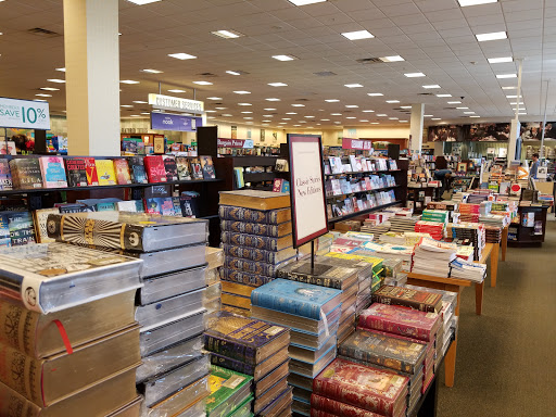 Book Store «Barnes & Noble», reviews and photos, 28801 Chagrin Blvd, Woodmere, OH 44122, USA