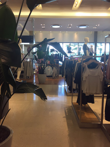 Clothing Store «Gap Factory Store», reviews and photos, 741 S Broadway, Los Angeles, CA 90014, USA