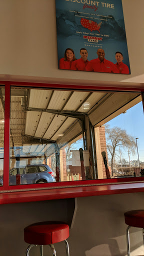 Tire Shop «Discount Tire Store - Schaumburg, IL», reviews and photos, 400 W Higgins Rd, Schaumburg, IL 60195, USA