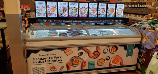 Grocery Store «Fresh Thyme Farmers Market- Lincoln Park», reviews and photos, 2500 N Elston Ave, Chicago, IL 60647, USA