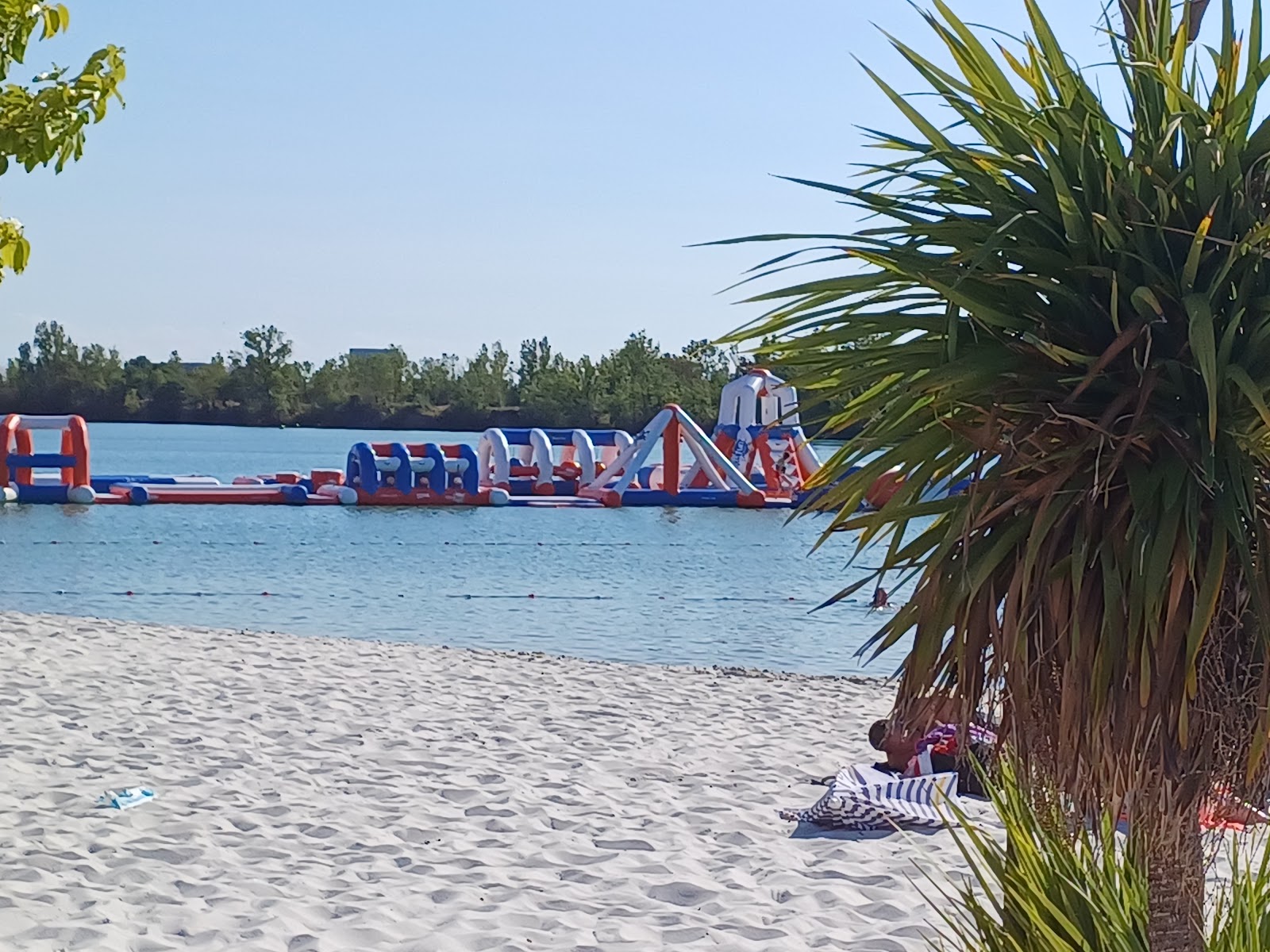 Fotografija Muret Beach z turkizna čista voda površino