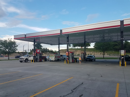 Gas Station «QuikTrip», reviews and photos, 290 E 4th St, Eureka, MO 63025, USA