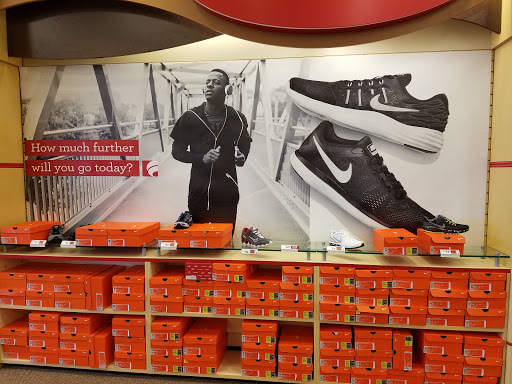 Shoe Store «Famous Footwear», reviews and photos, 14929 Florence Trail, Apple Valley, MN 55124, USA