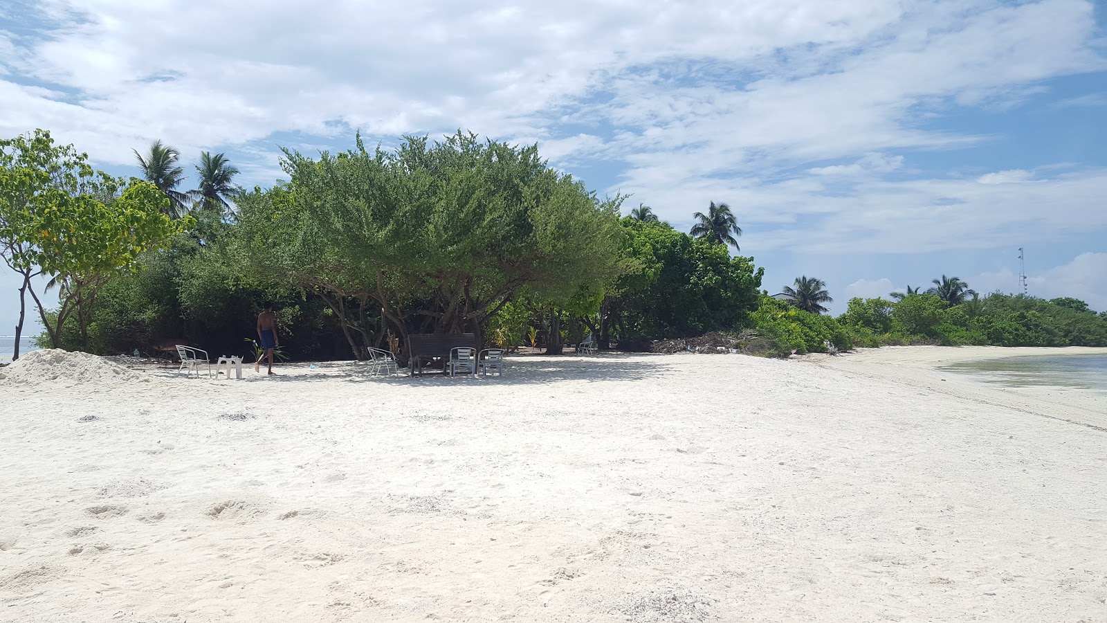 Rodhevarrehaa beach'in fotoğrafı düz bir kıyı şeridi ile birlikte
