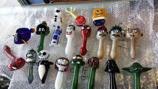 Tobacco Shop «Glass City Smoke Shop», reviews and photos, 1719 Spring Garden St, Greensboro, NC 27403, USA