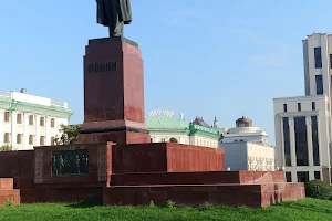 Monument to Lenin. image