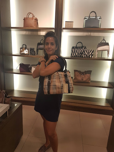 Clothing Store «Burberry Outlet», reviews and photos, 1 Outlet Blvd, Wrentham, MA 02093, USA