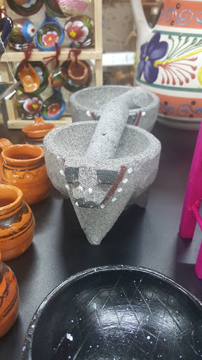 Flea Market «Fox Valley Flea Market», reviews and photos, 840 N State St, Elgin, IL 60123, USA