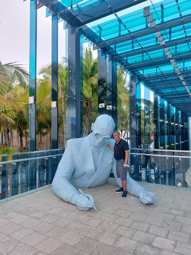 Leather Goods Store «Hermès», reviews and photos, 163 NE 39th St, Miami, FL 33137, USA