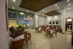 Oftana restaurant | Bole Medhanialem | ኦፍታና ሬስቶራንት | ቦሌ መድሃኒአለም image