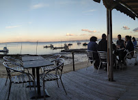 Atmosphère du Bar-restaurant à huîtres La Dégust' du Grand Coin - Dégustation d'Huîtres à Lège-Cap-Ferret - n°1