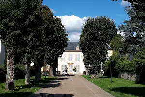 Courcelles Manor image