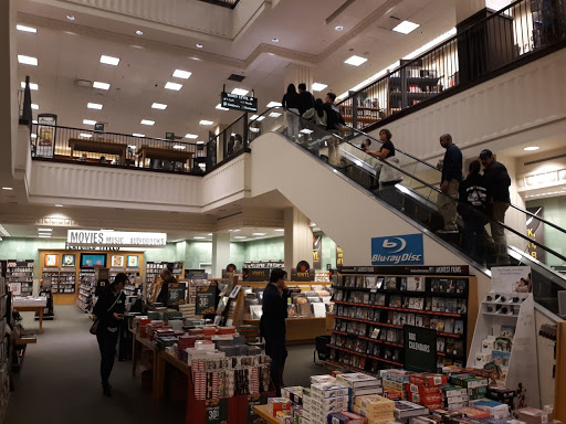 Book Store «Barnes & Noble», reviews and photos, 210 Americana Way, Glendale, CA 91210, USA