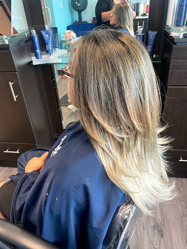 Hair Salon «Glow on main hair salon», reviews and photos, 505 N Main St, Greenville, SC 29601, USA