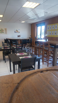 Intérieur du Restaurant Fromages Lehmann - Magasin à Étupes - n°10
