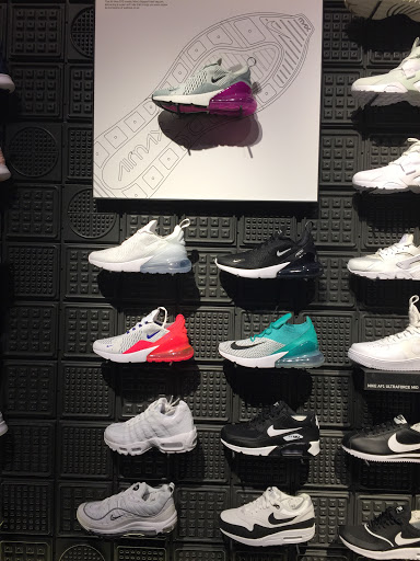 Clothing Store «Nike Boston», reviews and photos, 200 Newbury St, Boston, MA 02116, USA