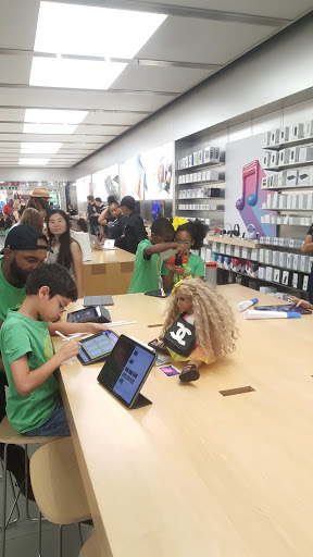 Computer Store «Apple Willowbrook Mall», reviews and photos, 2000 Willowbrook Dr, Houston, TX 77064, USA