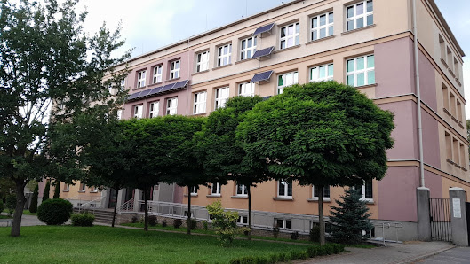 Szkoła Podstawowa nr 2 im. A.F. Modrzewskiego Henryka Sienkiewicza 17, 95-060 Brzeziny, Polska