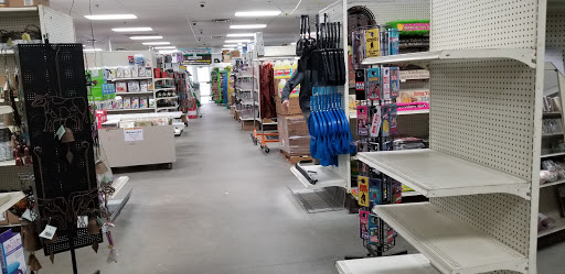 Clothing Store «Discount Madness», reviews and photos, 44 Bridge St, Pelham, NH 03076, USA