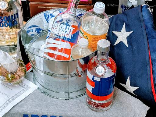 Liquor Store «Garrafeira Wines & Liquor Corporation», reviews and photos, 13844 101st Ave, Jamaica, NY 11435, USA