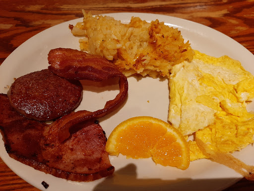 American Restaurant «Cracker Barrel Old Country Store», reviews and photos, 1162 Wayne Ave, Chambersburg, PA 17202, USA