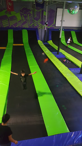 Movie Theater «Edge 12 Birmingham», reviews and photos, 7001 Crestwood Blvd #1100, Birmingham, AL 35210, USA