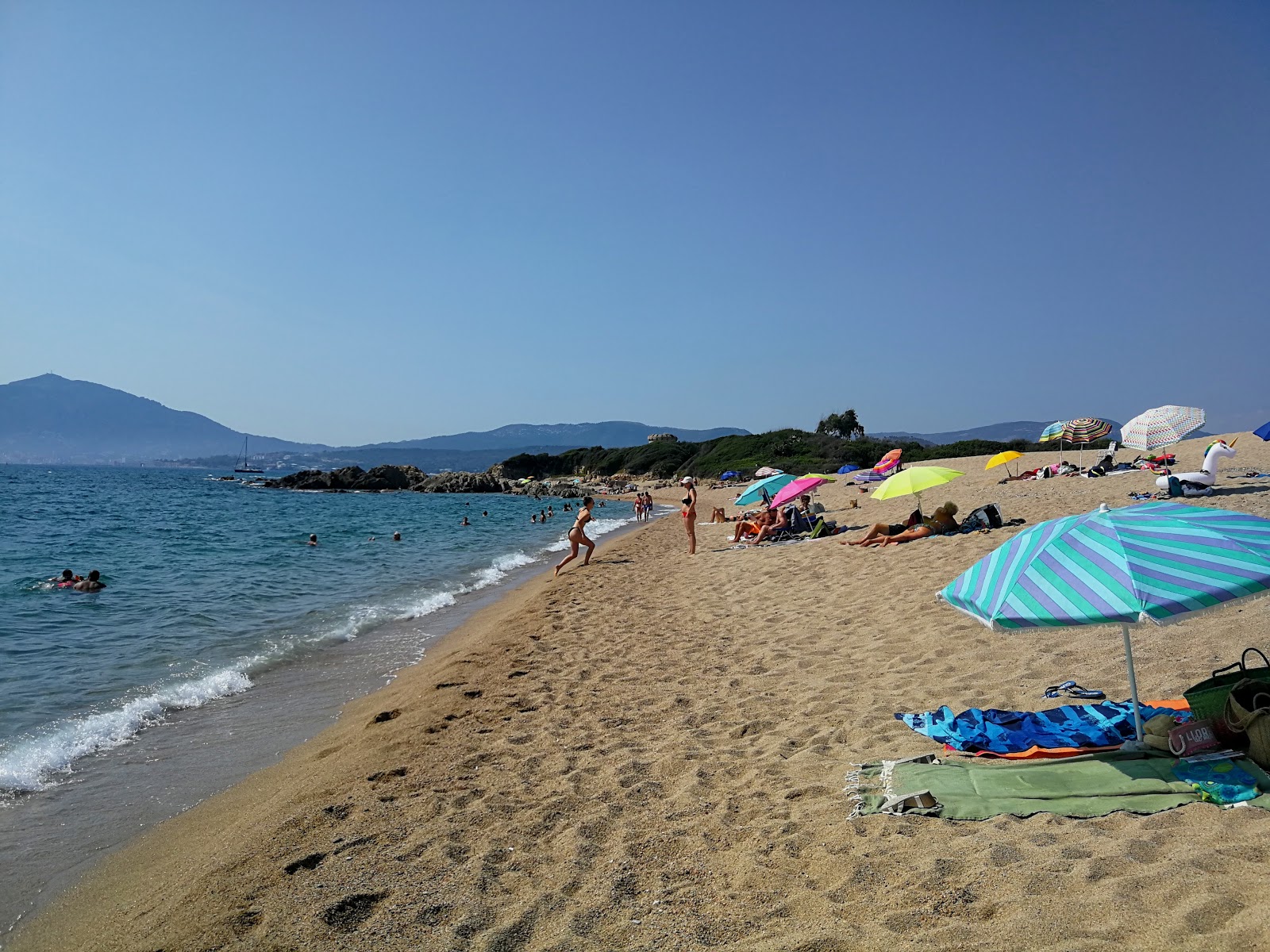 Fotografie cu Capitello beach cu nivelul de curățenie înalt