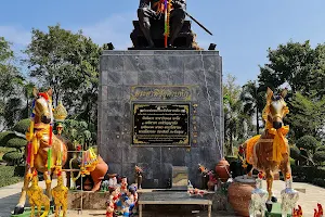 Phraya Phichai Dab Hak Monument image