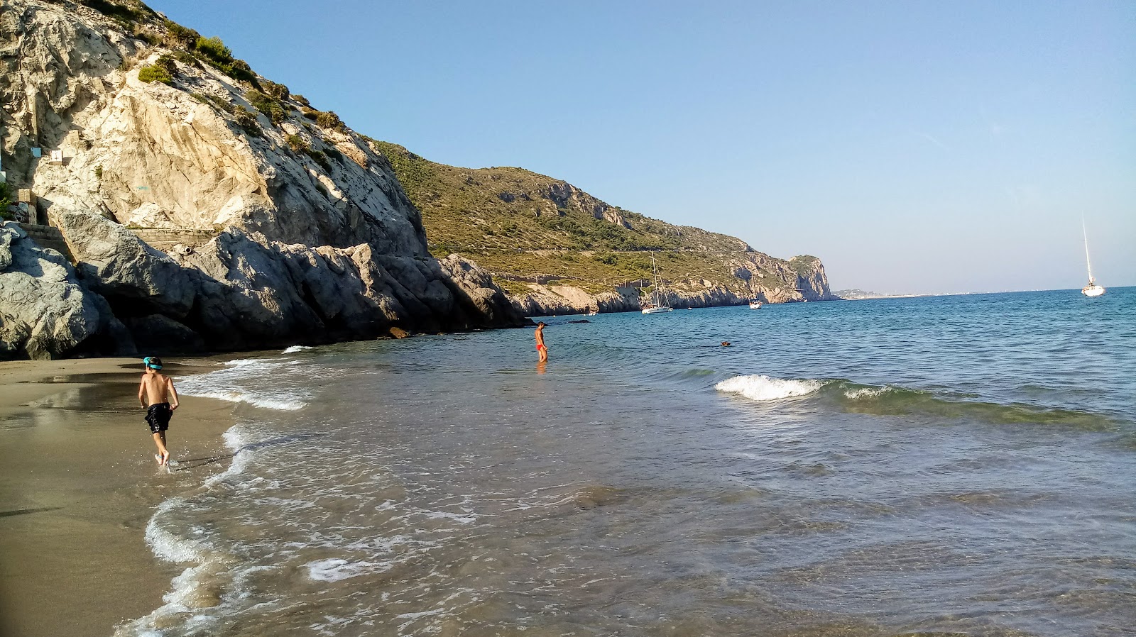 Foto di Cala Vallcarca con molto pulita livello di pulizia